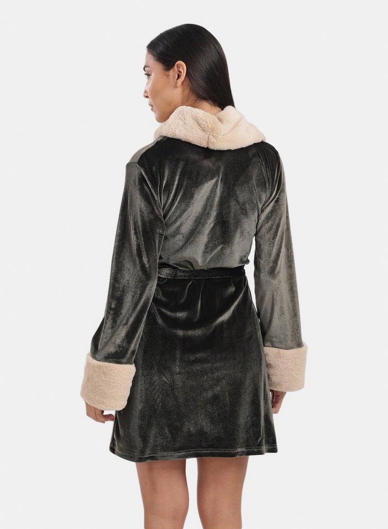 Carina Velvet Robe with Fur Trim - Image 4